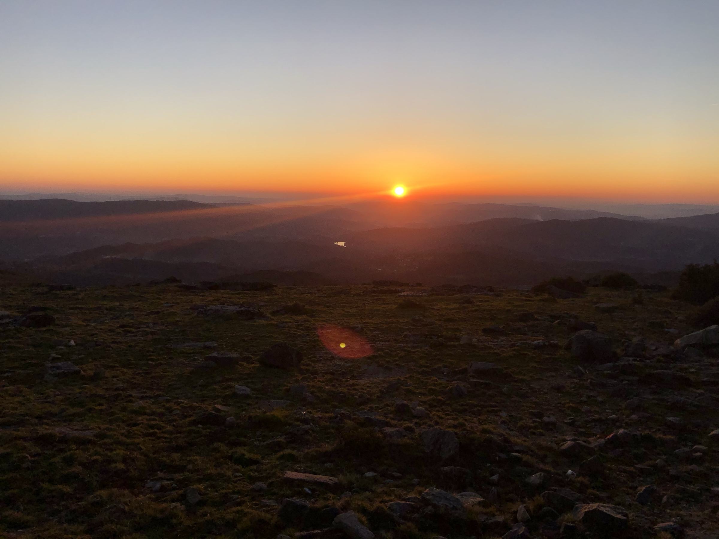 Pôr do sol visto do alto da serra